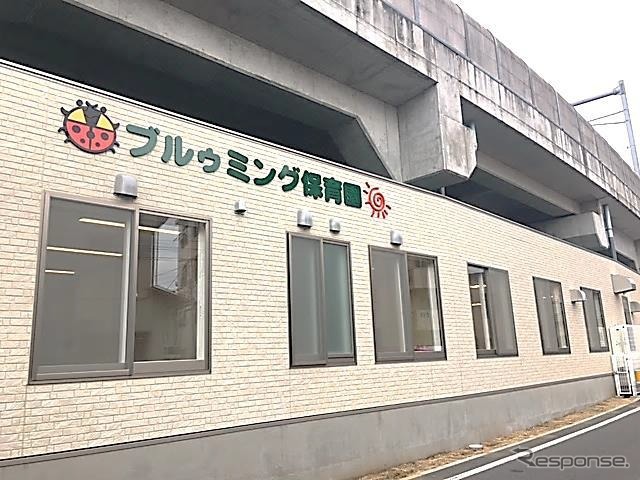 京成船橋~大神宮下間の高架下に整備された保育園。4月1日に開園する。
