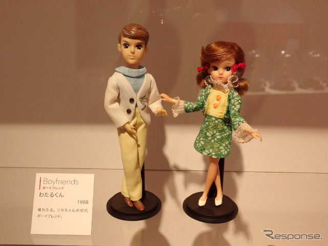 初代ボーイフレンドのわたるくん(向かって左、1968年)とリカちゃん。