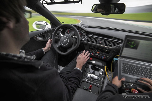 アウディRS7のロボットカー