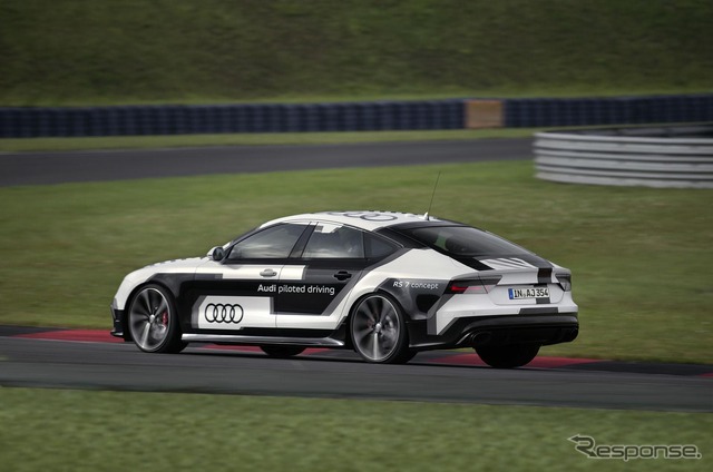 アウディRS7のロボットカー