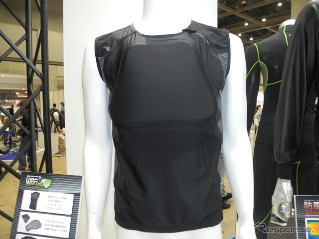 今年販売する「ボディレギュレーター」の防護インナーベスト