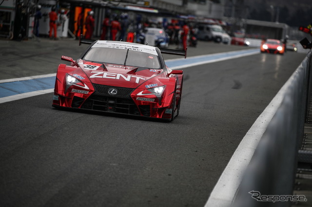 GT500クラス2位の#38 LC500。