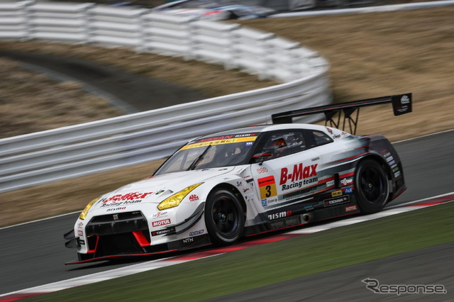 GT300クラス首位の#3 GT-R。
