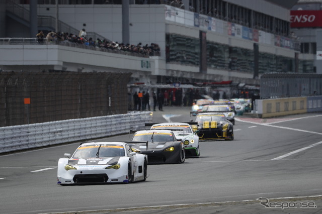 富士テストには2クラス合計44台が参加している(車種多彩なGT300クラスは29台)。