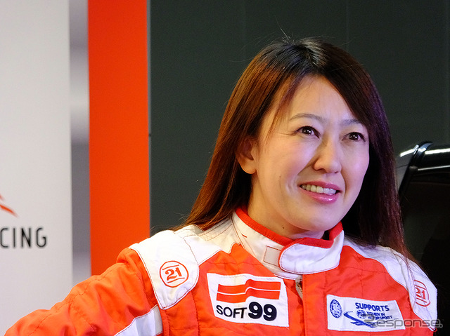 井原慶子監督が率いる女性チーム「LOVE DRIVE RACING」