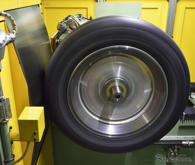 転がり抵抗試験機(ダンロップ タイヤテクニカルセンター)