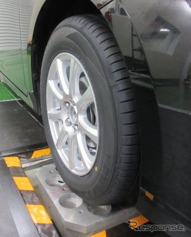 三軸加振機(ダンロップ タイヤテクニカルセンター)