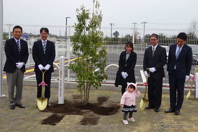 ホンダすくすくがーでん開園の記念植樹