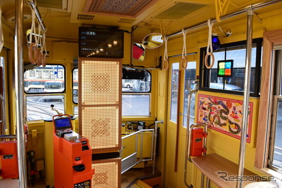 独特な雰囲気となった『みなと』の運転席付近。