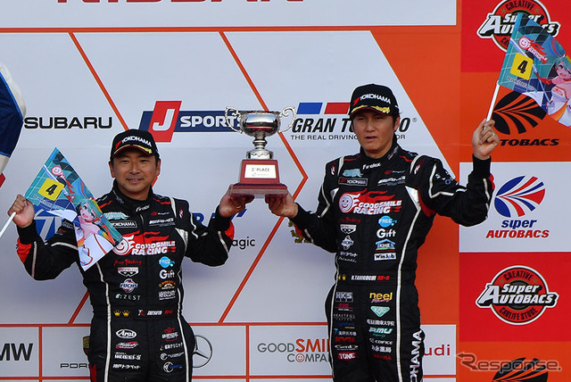 片岡龍也(左)と谷口信輝(右)はGT300を代表する強力コンビ。
