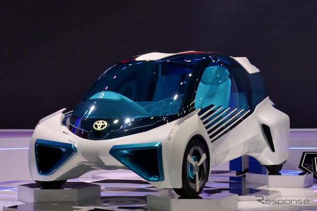 2030年代の水素燃料電池自動車を想定したコンセプトカー「トヨタFCV Plus」を出展