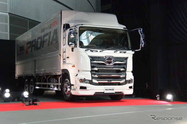 日野自動車 プロフィア 新型発表会