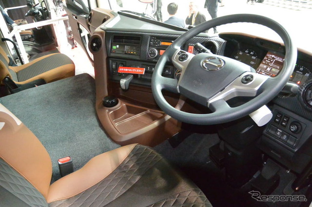 日野自動車 プロフィア 新型発表会