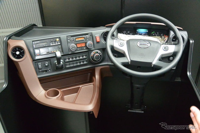 日野自動車 プロフィア 新型発表会