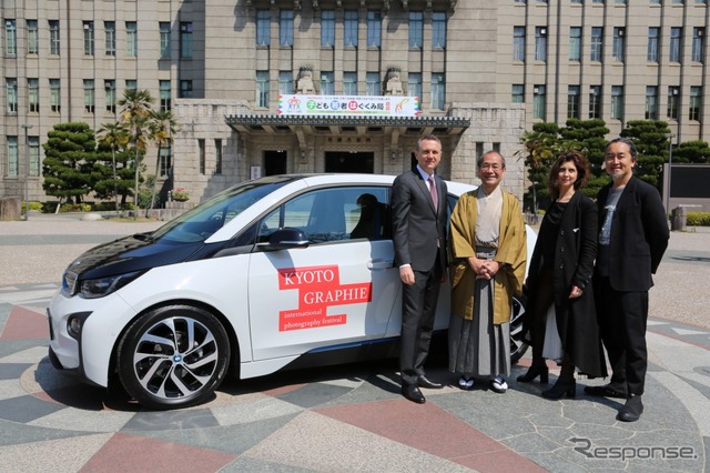 京都市庁舎前で実施された4月4日の車両引渡式