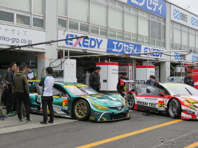 マークX MC(左)もGT300クラスのニューカマー。