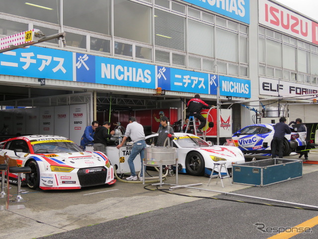 GT300クラスでは多くの車種が争う。