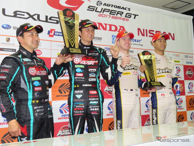 優勝会見にて。右から平川、キャシディ、GT300クラス優勝の谷口信輝、片岡龍也。