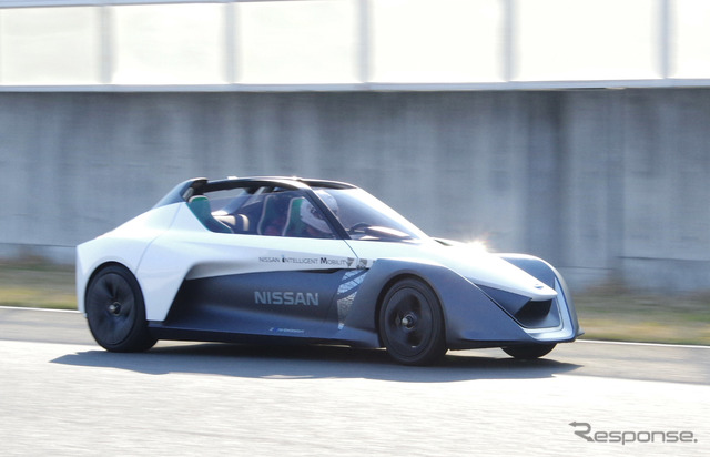 日産 ブレードグライダーに袖ヶ浦サーキットで試乗。驚きのコーナリング性能の理由とは