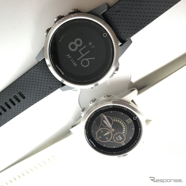 左上がfenix 5S・グレー(ブラックバンド)、右下が同ホワイト(ホワイトバンド)