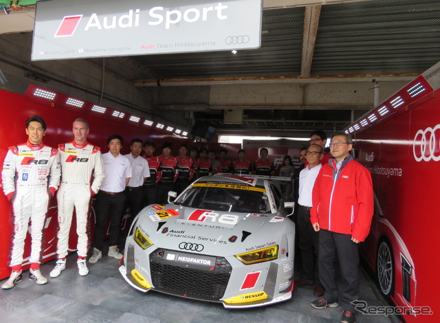 #21 Audi Team Hitotsuyama(ドライバーは柳田真孝=左端と、R.ライアン=その隣)
