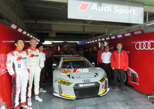 #21 Audi Team Hitotsuyama(右端はアウディ ジャパンの斎藤社長)