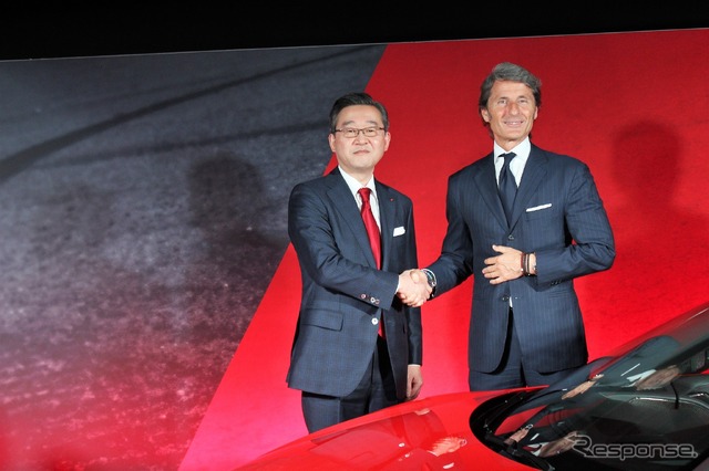 アウディスポーツマネージングディレクターのステファン・ヴィンケルマン氏(向かって右)とアウディジャパン代表取締役の齋藤徹氏。