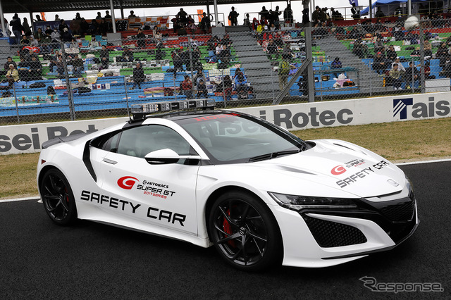 SUPER GTのセーフティカー、ホンダNSX。