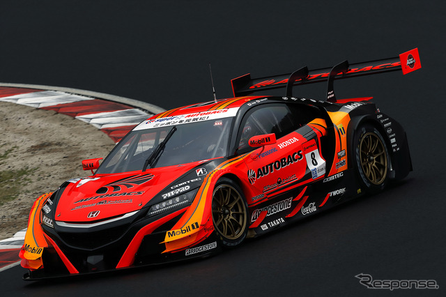 GT500クラスを戦う#8 NSX-GT(予選1位)。