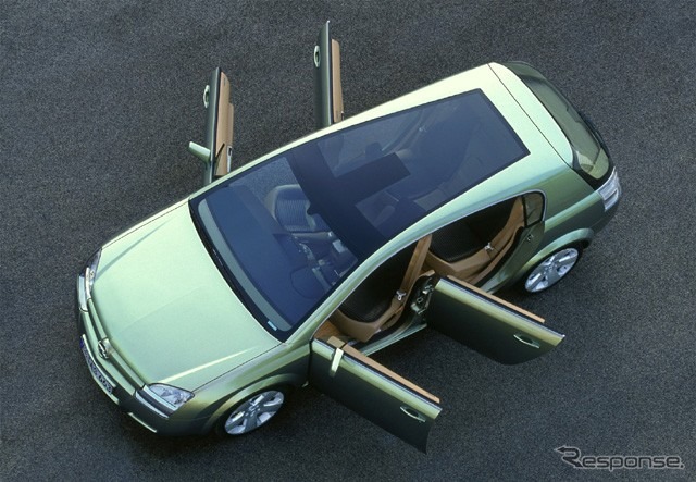 【フランクフルトショー2001出品車】オペルのスペースセダン『シグナム2』