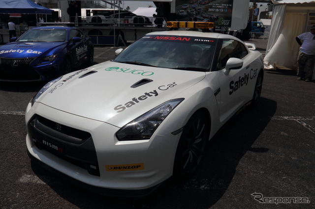 各地のサーキットのセーフティカーが集合(モータースポーツジャパン2017)