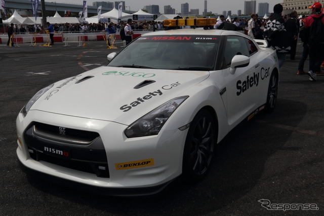 各地のサーキットのセーフティカーが集合(モータースポーツジャパン2017)