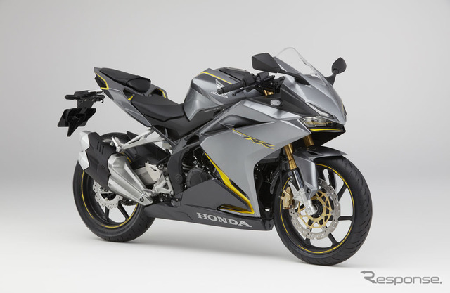 ホンダ CBR250RR（ソードシルバーメタリック）