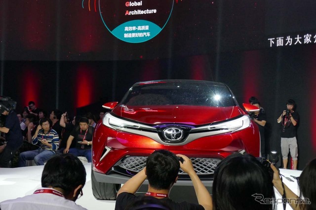 ベース車はC-HRと思われる「トヨ(漢字:メール参照)巣WAY」