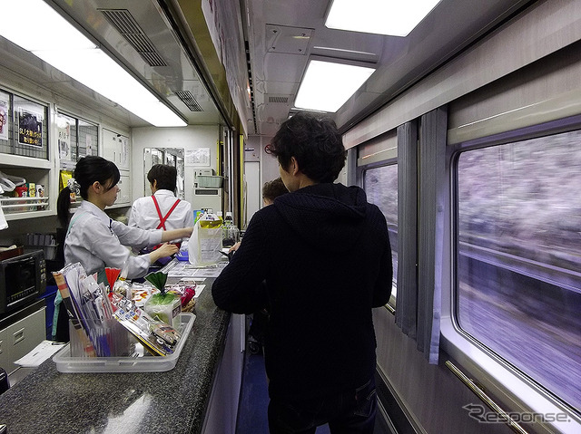 特急リバティ出発式(東武浅草駅、4月21日)