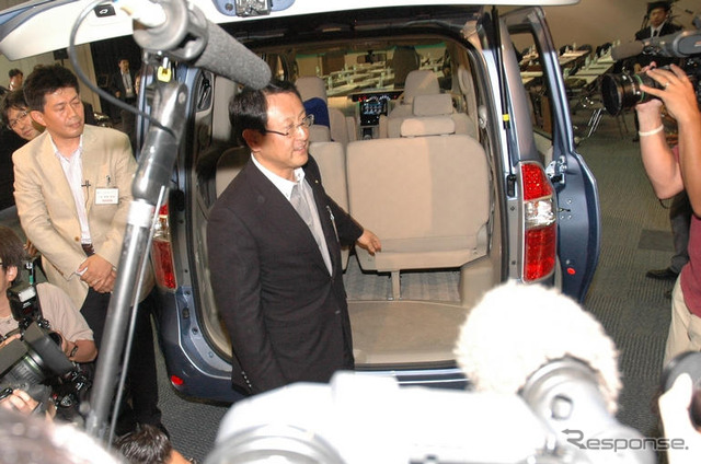 【トヨタ ヴォクシー/ノア 新型発表】トヨタ博物館に豊田章男副社長が登場