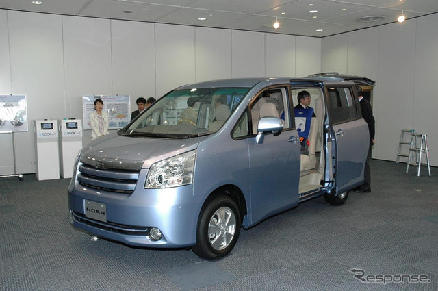 【トヨタ ヴォクシー/ノア 新型発表】トヨタ博物館に豊田章男副社長が登場