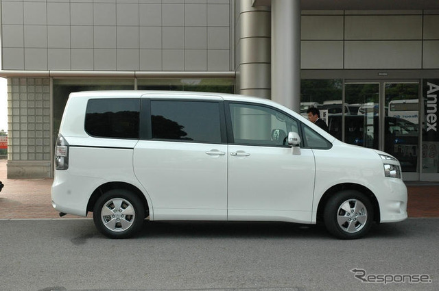 【トヨタ ヴォクシー/ノア 新型発表】トヨタ博物館に豊田章男副社長が登場