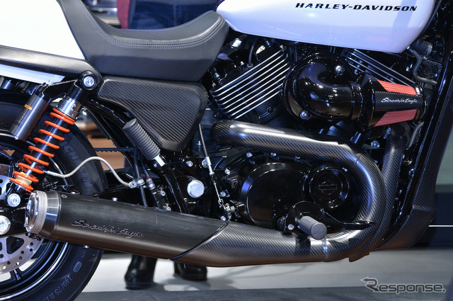 2013年のミラノショー(EICMA)に出展した『RDX800』。