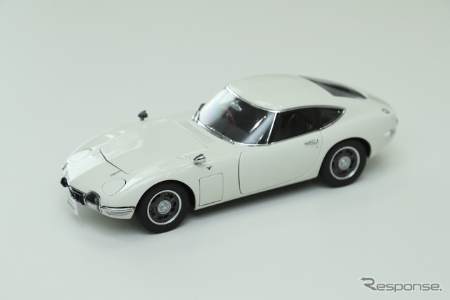 トヨタ 2000GT 1/18モデルカー（協力：ゲートウェイ・オートアート・ジャパン）