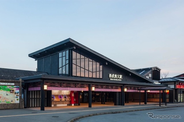 夜行列車の終点・西武秩父駅。ここからバスで三峯神社に移動する。