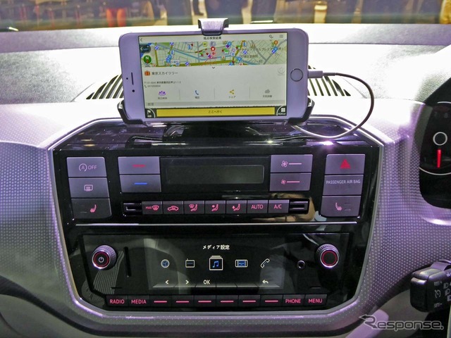 high up!とmove up! の4ドア車のみにオプション装着される「Composition Phone」※スマートフォンは含まず