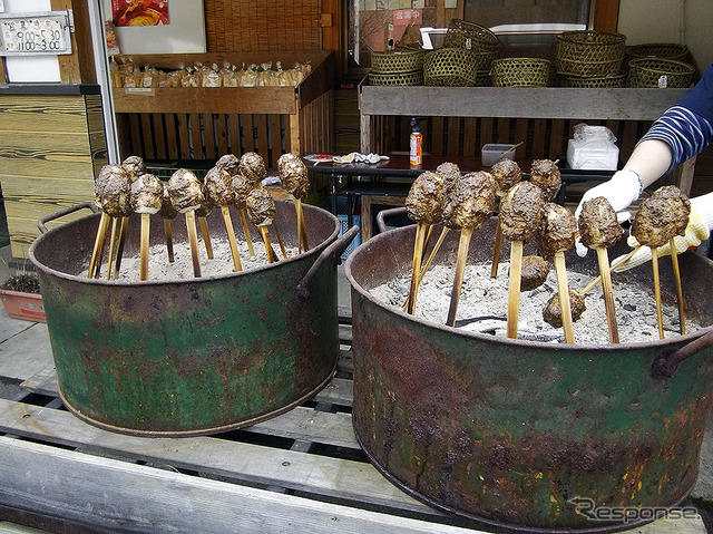 エゴマ(ジュウネン)味噌をつけて焼いた下郷郷土料理「しんごろう」