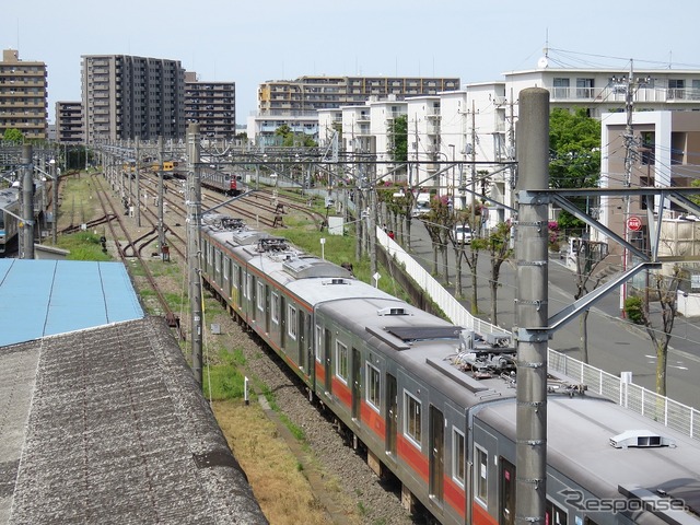 相鉄の厚木操車場。線路に余裕がある。