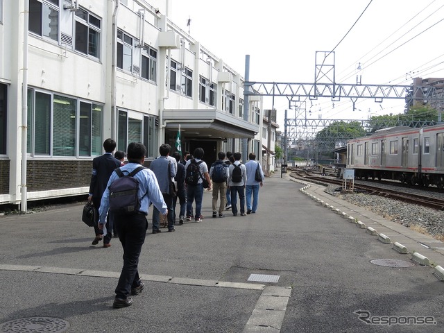 まずはかしわ台駅に隣接する車両基地に移動。