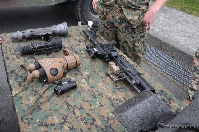 米海兵隊の装備。自動小銃には擲弾筒ランチャーがついている