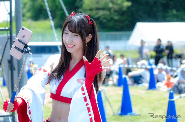 『いにしゃるR レースクイーン・コンテスト』で優勝した遠藤香さん(2017年5月5日)