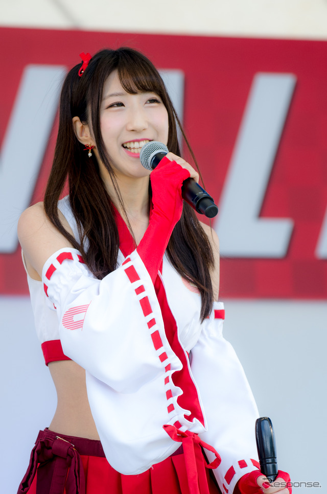 『いにしゃるR レースクイーン・コンテスト』で優勝した遠藤香さん(2017年5月5日)