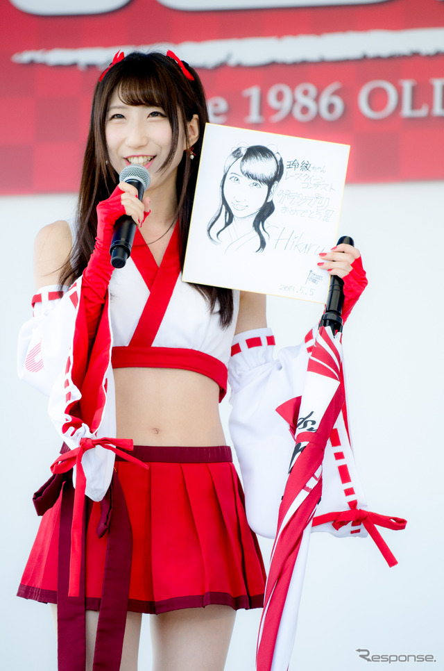 『いにしゃるR レースクイーン・コンテスト』で優勝した遠藤香さん(2017年5月5日)