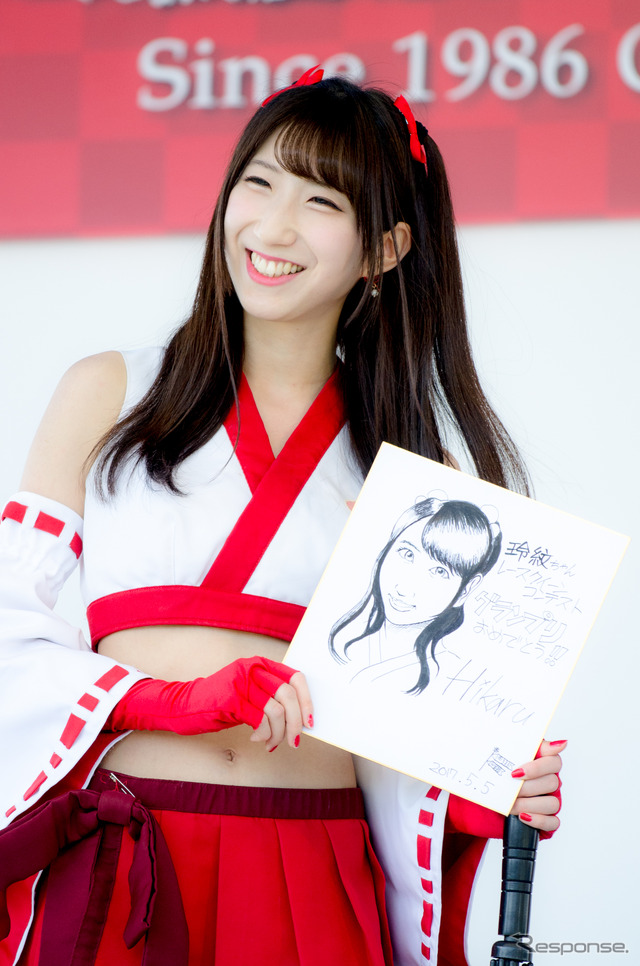 『いにしゃるR レースクイーン・コンテスト』で優勝した遠藤香さん(2017年5月5日)